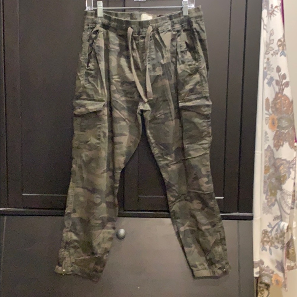 Sanctuary camo joggers